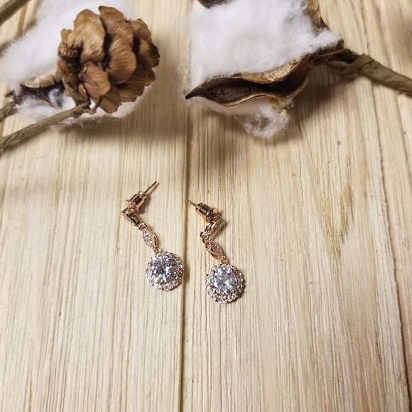 Insanely Gorgeous!! ROSE GOLD CZ Dangle earrings - Picture 5 of 8